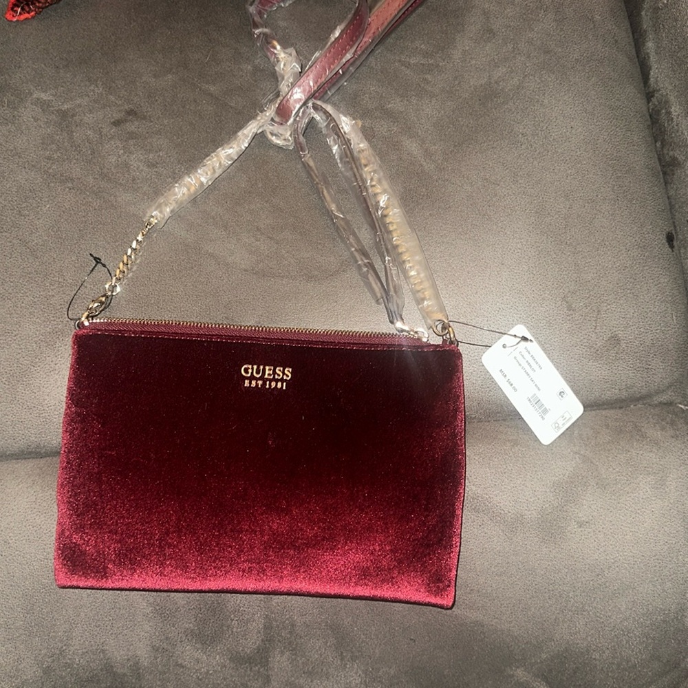 BRAND NEW GUESS CROSSBODY PURSE WITH TAGS!!